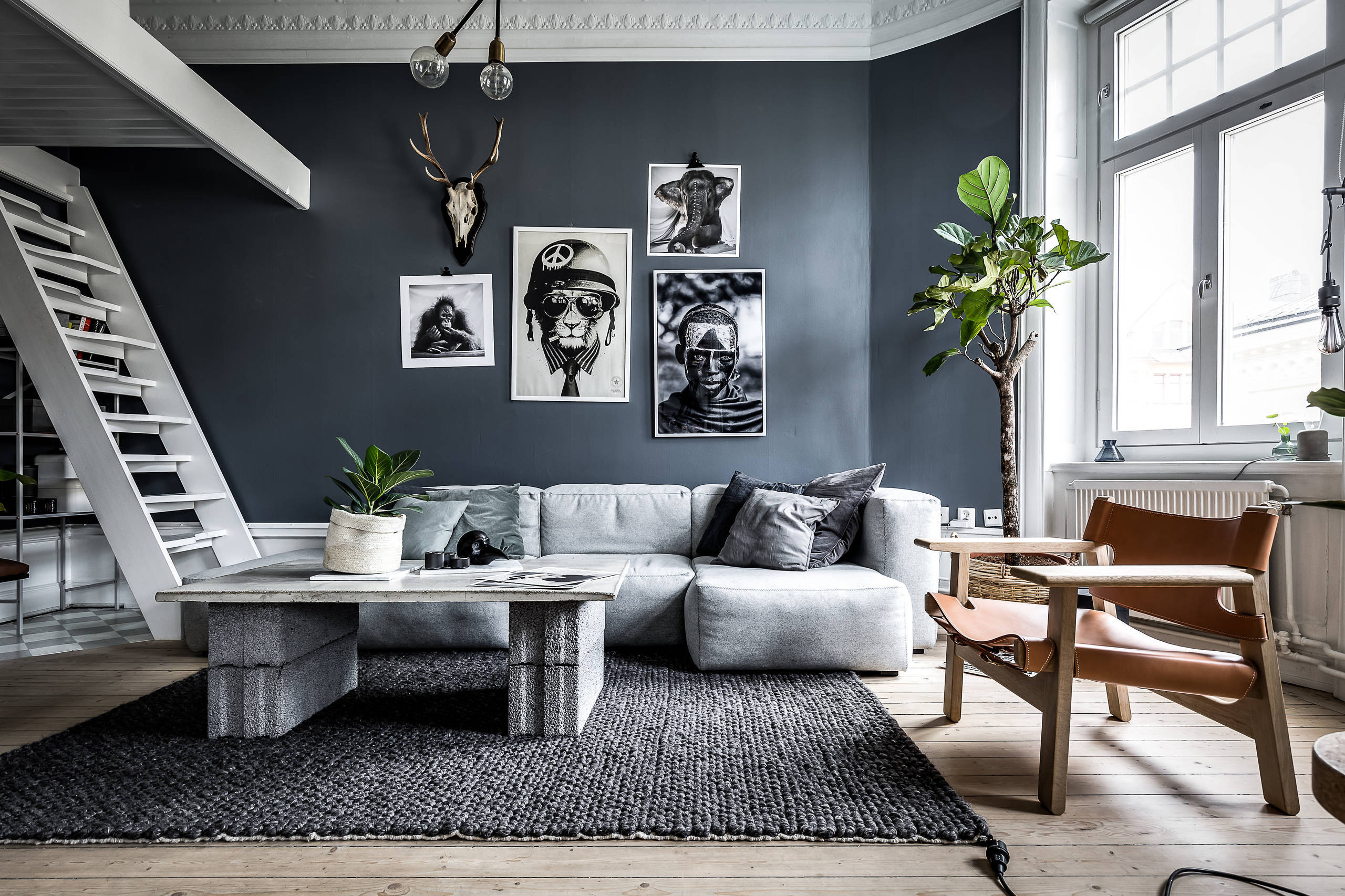 Shades Of Grey: 9 Tipps Für Dunkle Wände Im Wohnzimmer inside Wohnzimmer Ideen Dunkle Möbel